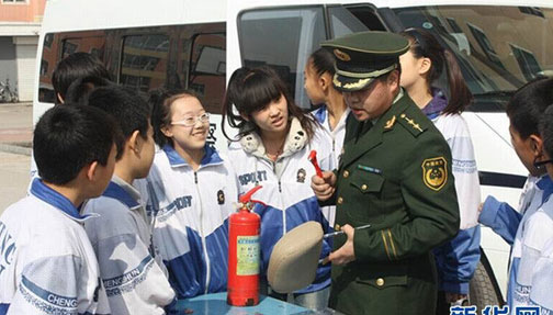 黑龙江鸡西东风边防派出所开展&ldquo;法制教育进校园&rdquo;活动