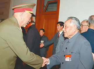 邓小平推谁进决策层