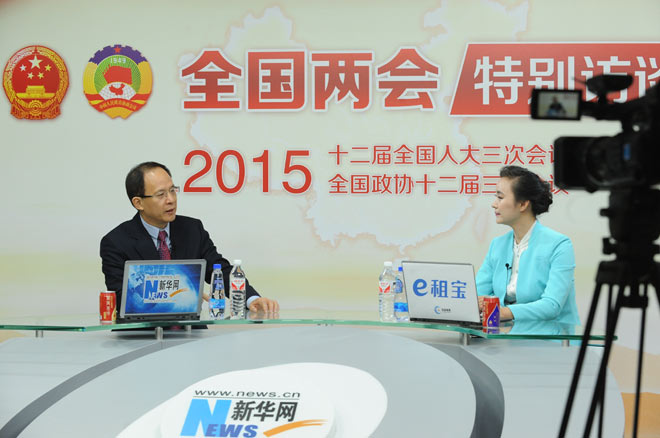 主持人对话嘉宾李潮东