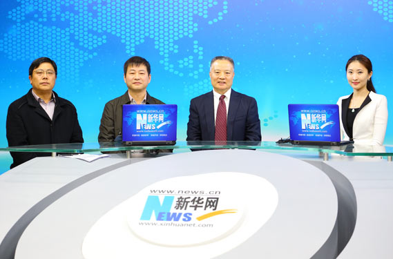 访谈嘉宾与主持人交流