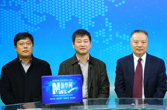 访谈现场嘉宾与网友在线互动