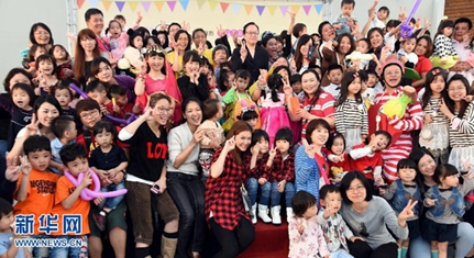 台湾举行双胞胎大聚会 超400对双胞胎家庭参加