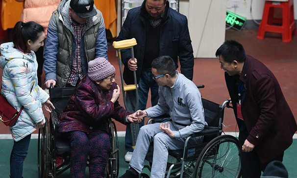 美丽的谎言：父寻替身演逝子 圆老母心愿