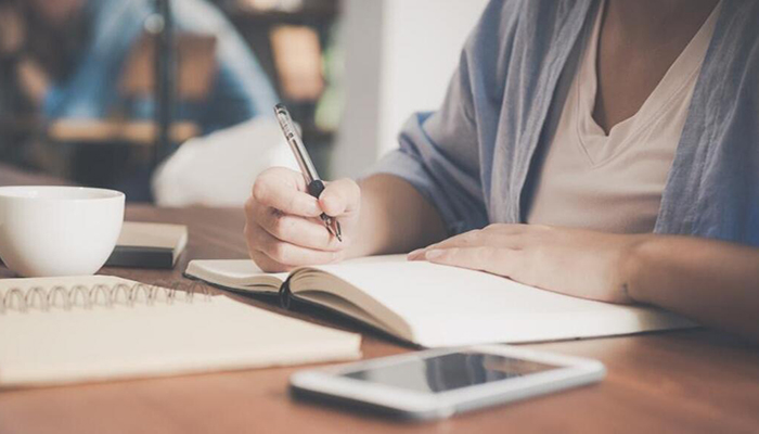 论文查重乱象:买了"降重服务" 论文照抄不误