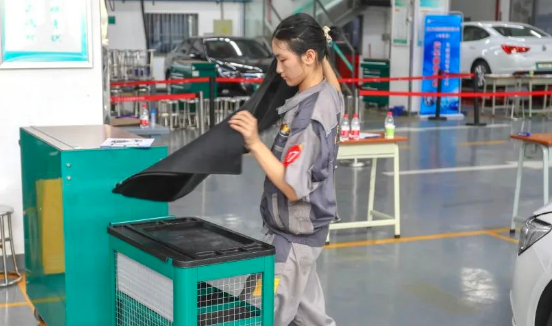 汽修班&ldquo;宝藏女孩&rdquo;刷屏