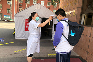 赵赛:是老师,是校医,更是孩子的亲人