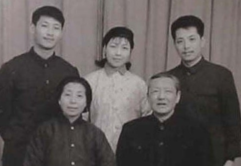 习仲勋的女儿为何姓齐