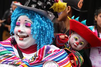小丑街头欢庆“秘鲁小丑日”