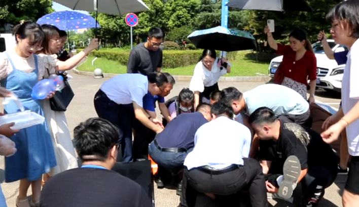 生死时速！当陌生人在校园中遭遇了心脏骤停&hellip;&hellip;&hellip;
