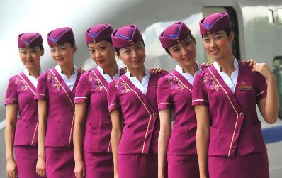 重庆&ldquo;动姐&rdquo;换新装 紫红色制服端庄大方