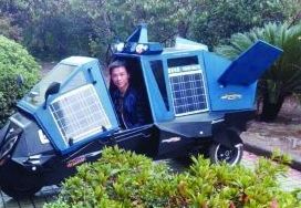 无锡男子造"神车"给女儿当嫁妆 身披太阳能板形似飞机