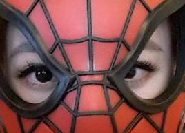 蔡依林戴蜘蛛侠面具搞怪 仅露出双眼