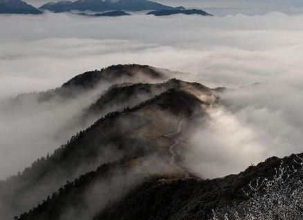 四川达瓦更扎：&ldquo;通天路&rdquo;上的观景平台