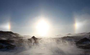 新疆风雪天气 阿勒泰现&ldquo;幻日&rdquo;景观