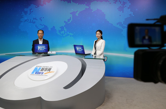 访谈嘉宾与主持人交流