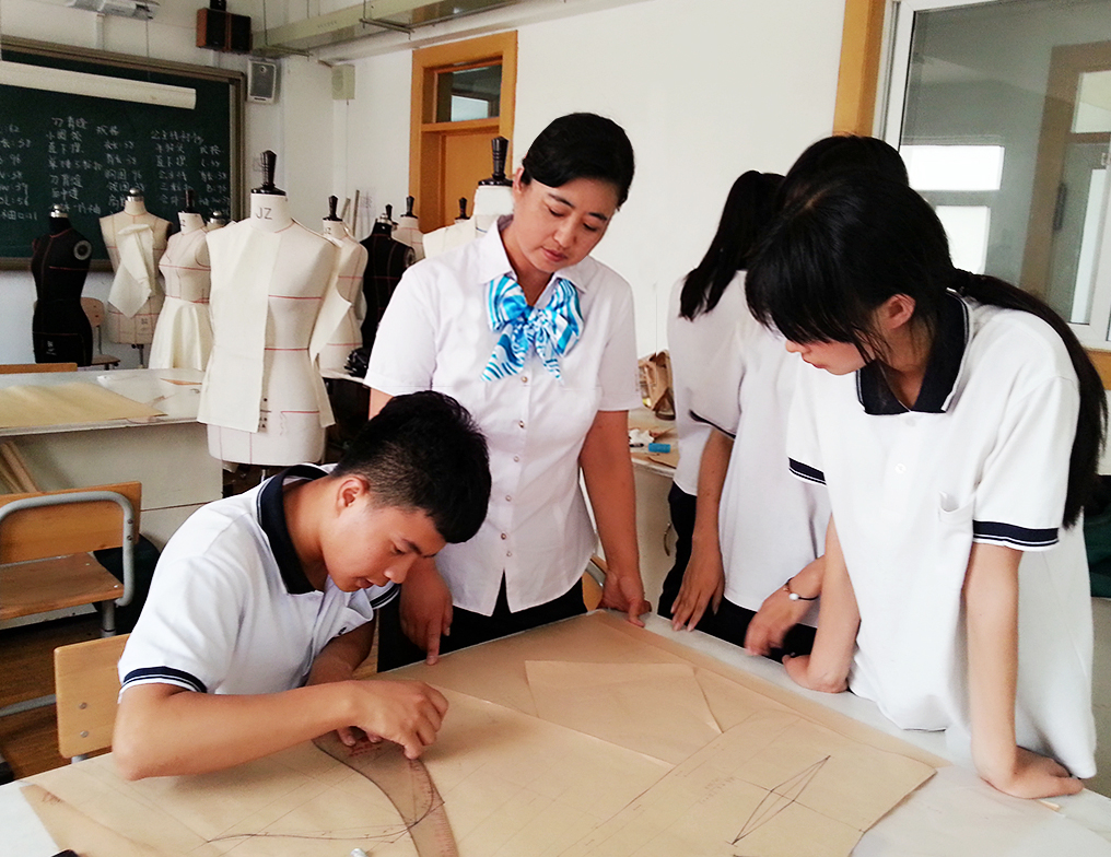 大连市轻工业学校教师获评第八届黄炎培职业教育杰出教师奖