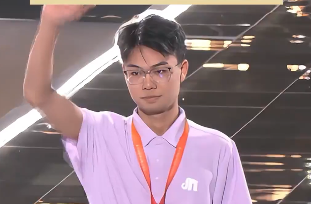 0.01毫米的精度 22岁孙超越国赛装配钳工项目夺金